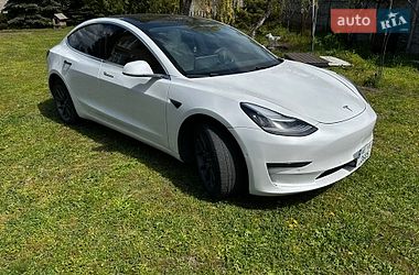 Седан Tesla Model 3 2020 в Кам'янському