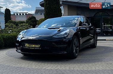 Седан Tesla Model 3 2020 в Львове