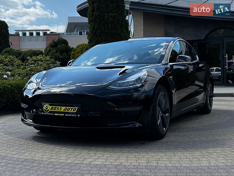 Седан Tesla Model 3 2020 в Львове