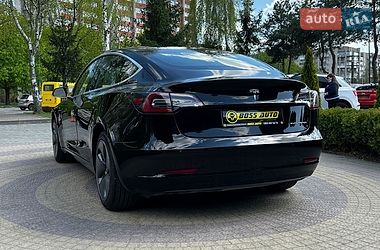 Седан Tesla Model 3 2020 в Львове
