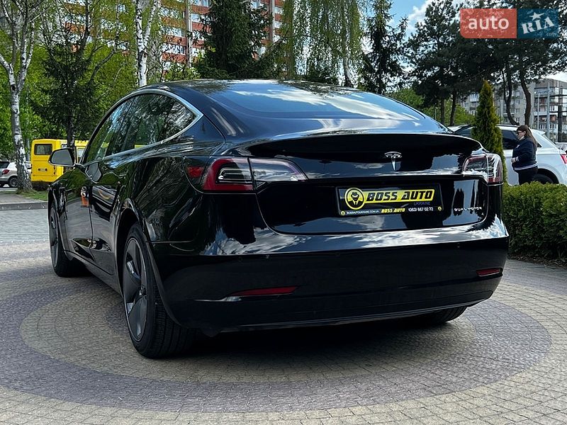 Седан Tesla Model 3 2020 в Львове