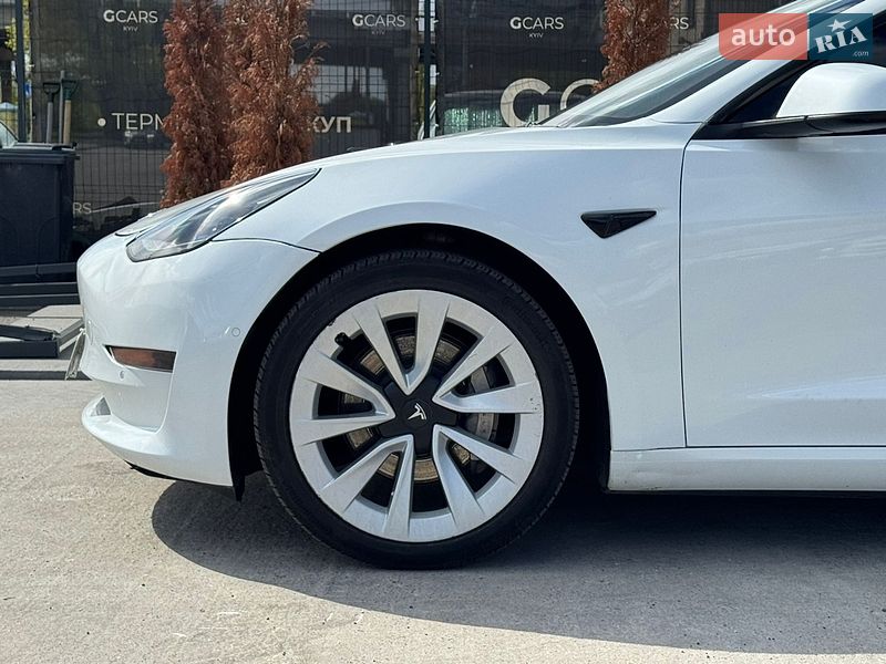 Седан Tesla Model 3 2022 в Киеве