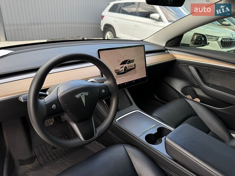 Седан Tesla Model 3 2022 в Киеве