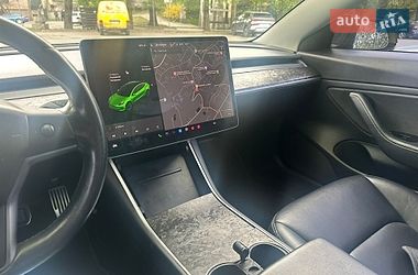 Седан Tesla Model 3 2019 в Львове