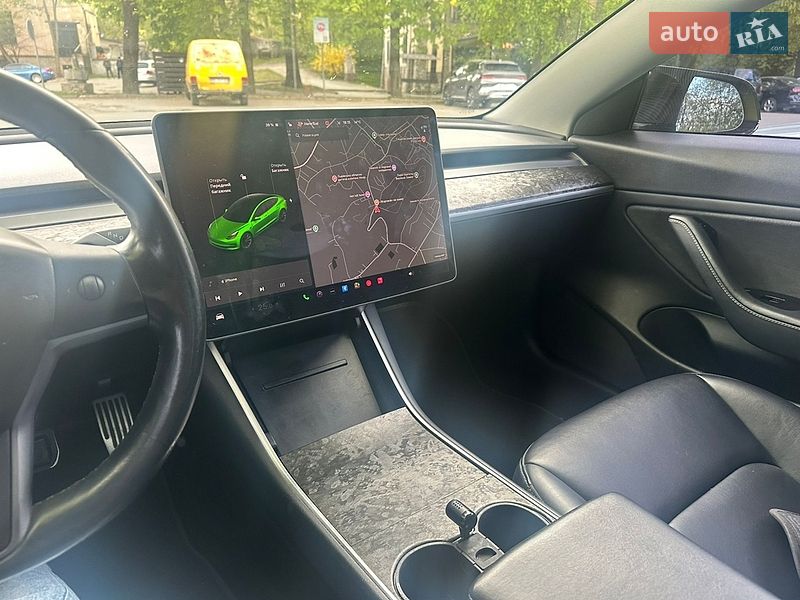 Седан Tesla Model 3 2019 в Львове