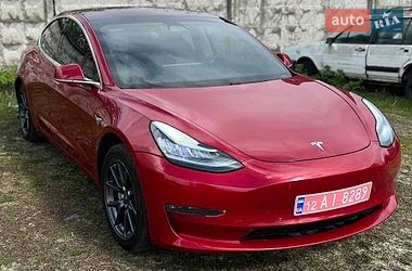 Седан Tesla Model 3 2018 в Ровно