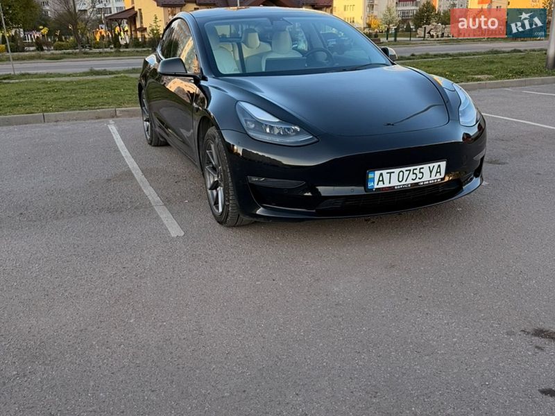 Седан Tesla Model 3 2022 в Ивано-Франковске