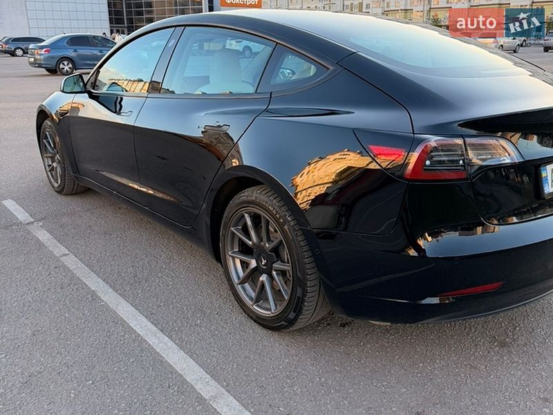 Седан Tesla Model 3 2022 в Ивано-Франковске