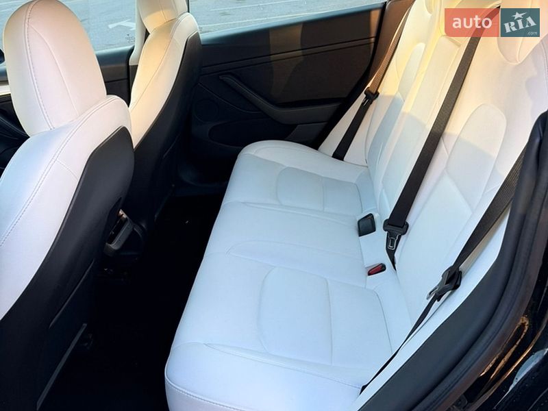 Седан Tesla Model 3 2022 в Ивано-Франковске