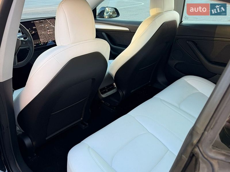 Седан Tesla Model 3 2022 в Ивано-Франковске
