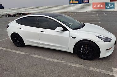Седан Tesla Model 3 2021 в Львове