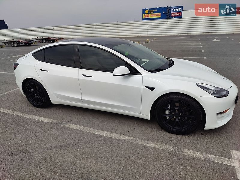 Седан Tesla Model 3 2021 в Львове