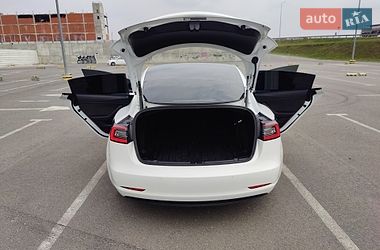 Седан Tesla Model 3 2021 в Львове