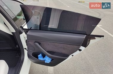 Седан Tesla Model 3 2021 в Львове