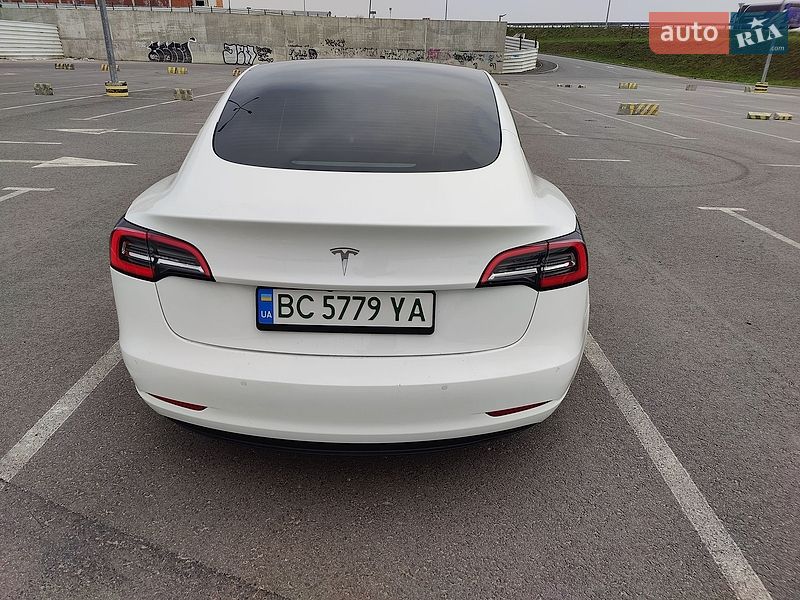 Седан Tesla Model 3 2021 в Львове