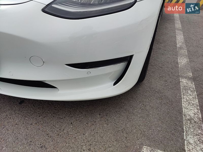 Седан Tesla Model 3 2021 в Львове