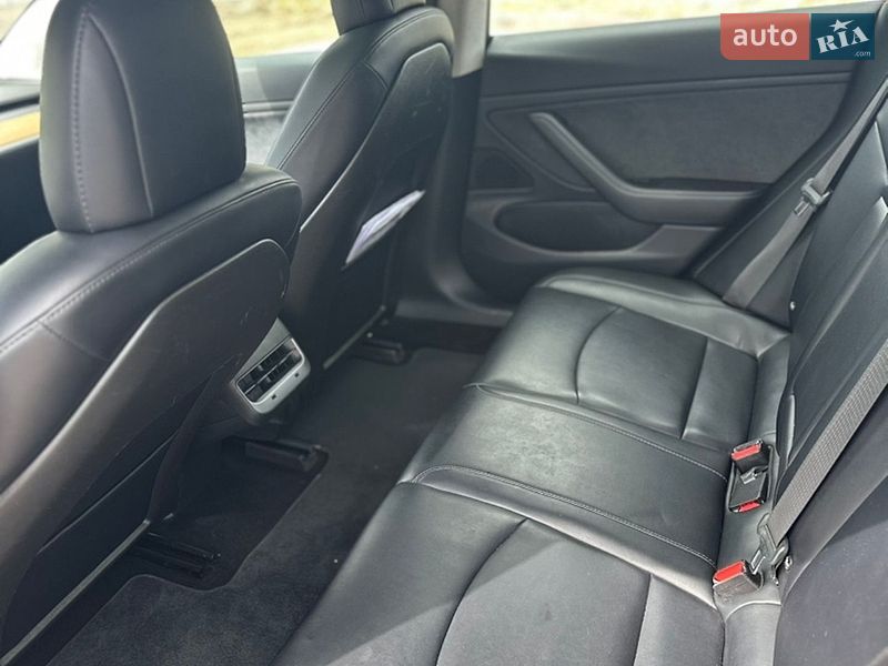 Седан Tesla Model 3 2017 в Львове