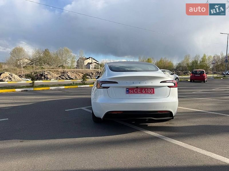 Седан Tesla Model 3 2025 в Киеве