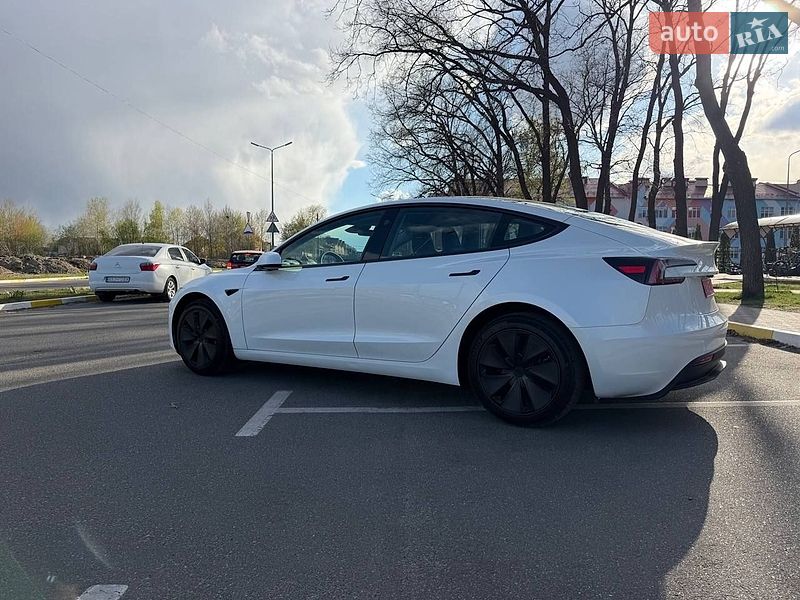 Седан Tesla Model 3 2025 в Киеве