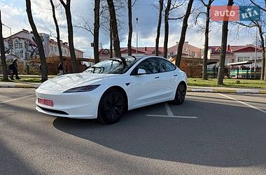 Седан Tesla Model 3 2025 в Киеве