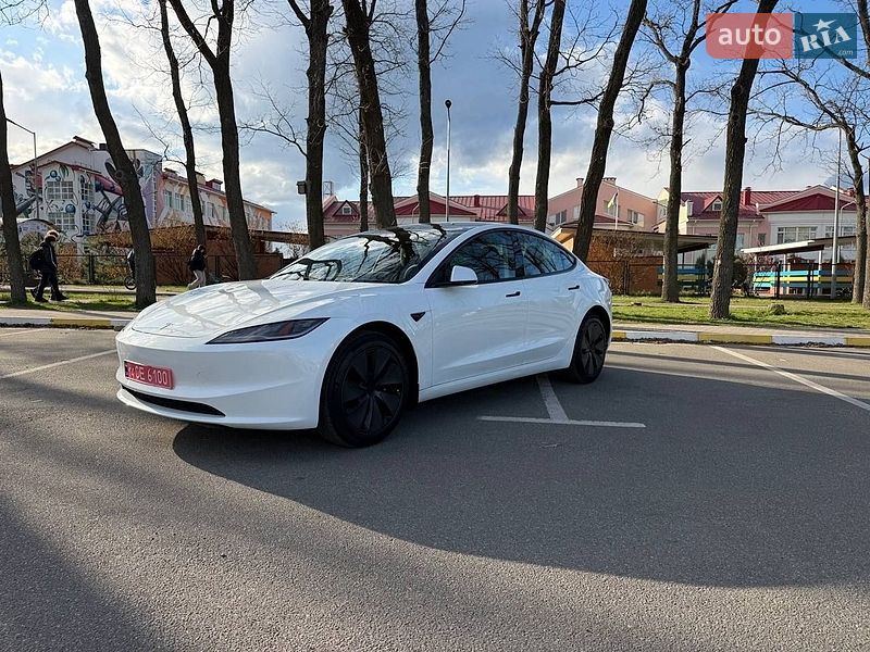 Седан Tesla Model 3 2025 в Киеве