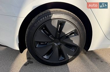 Седан Tesla Model 3 2025 в Киеве