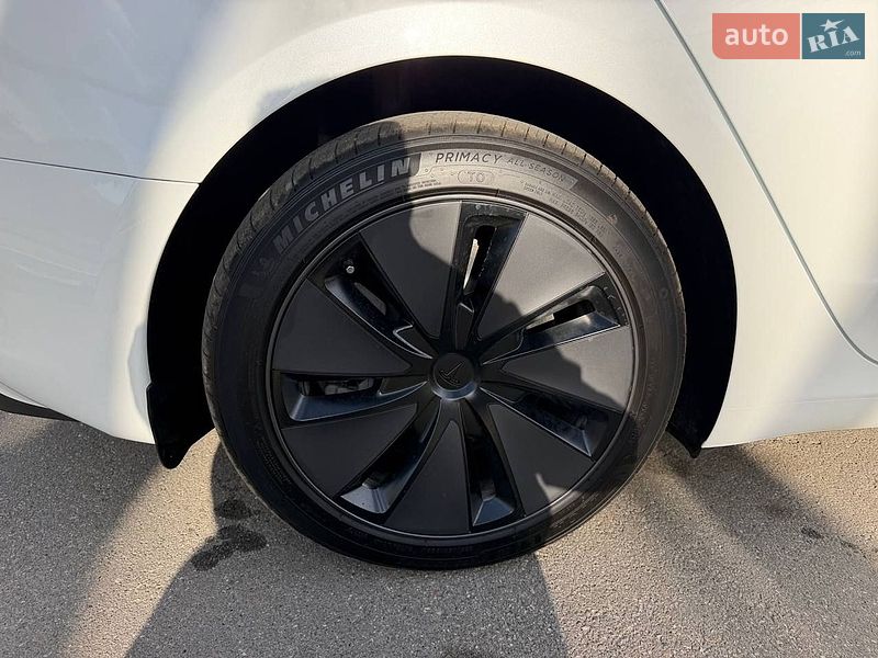 Седан Tesla Model 3 2025 в Киеве