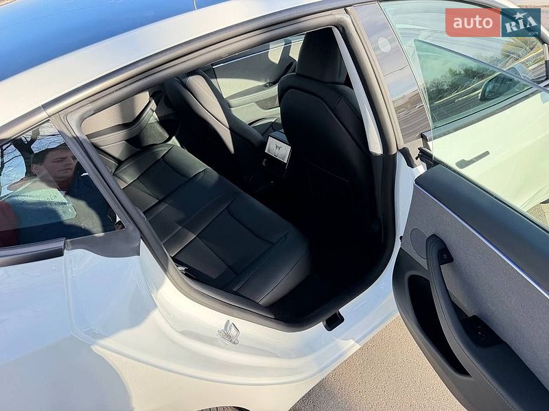 Седан Tesla Model 3 2025 в Киеве