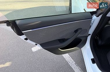 Седан Tesla Model 3 2025 в Киеве