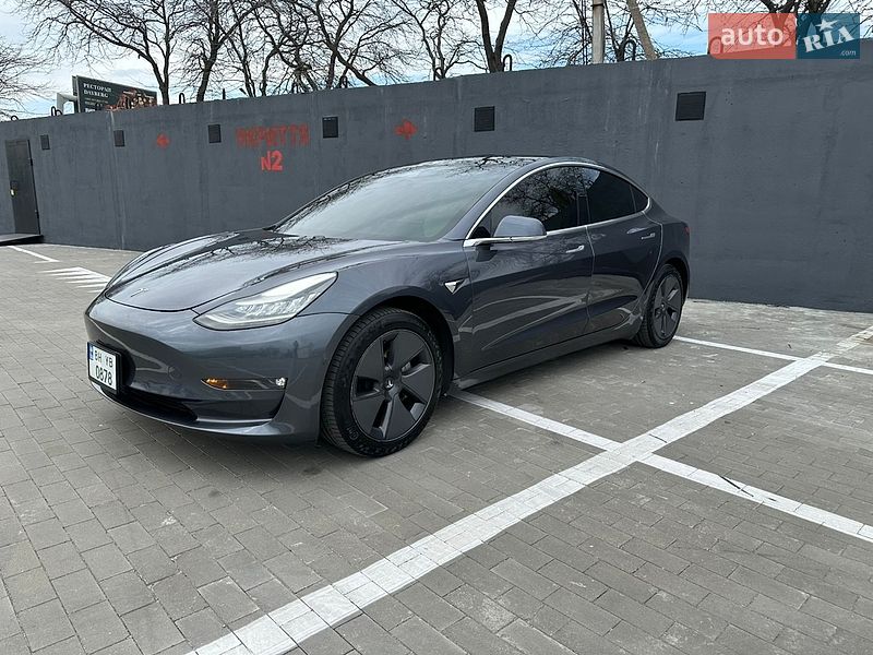 Седан Tesla Model 3 2019 в Одесі