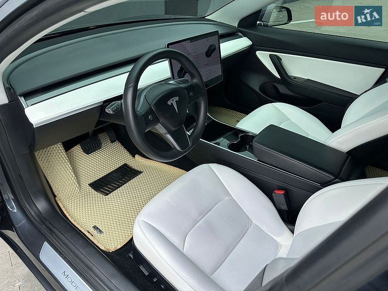 Седан Tesla Model 3 2019 в Одесі