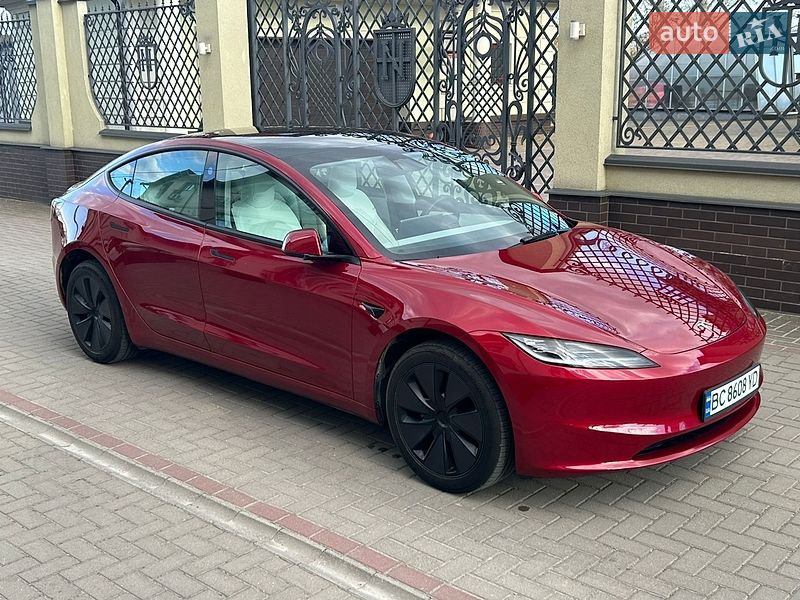 Седан Tesla Model 3 2024 в Львове
