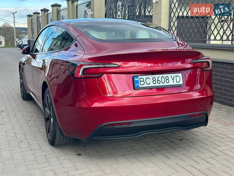 Седан Tesla Model 3 2024 в Львове