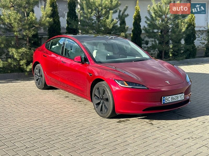 Седан Tesla Model 3 2024 в Львове