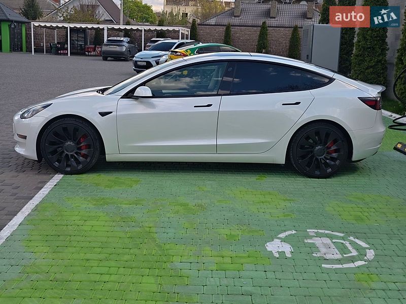 Седан Tesla Model 3 2022 в Києві