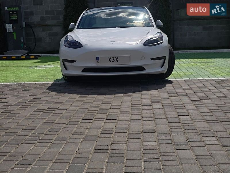 Седан Tesla Model 3 2022 в Києві