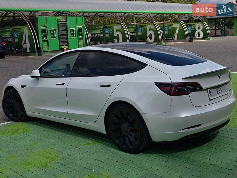 Седан Tesla Model 3 2022 в Києві