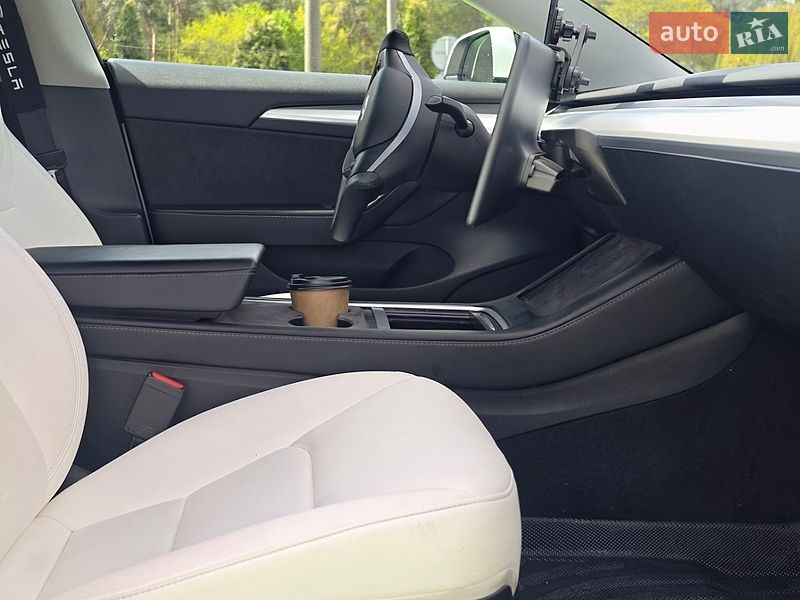 Седан Tesla Model 3 2022 в Києві