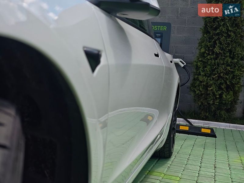 Седан Tesla Model 3 2022 в Києві