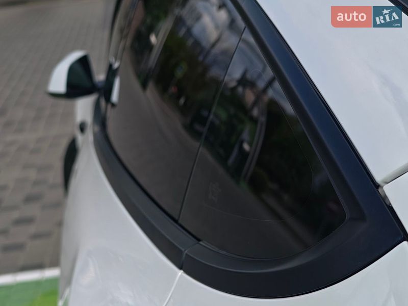 Седан Tesla Model 3 2022 в Києві