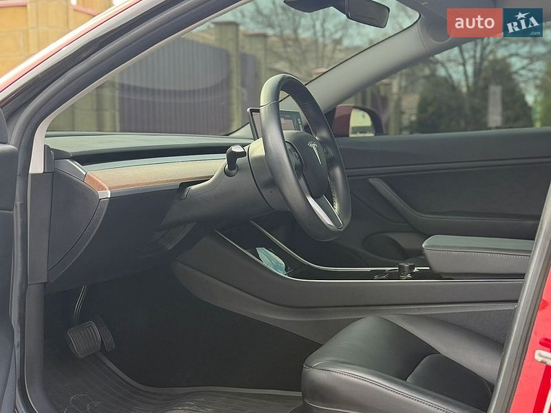 Седан Tesla Model 3 2018 в Одесі
