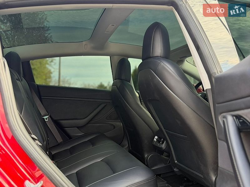 Седан Tesla Model 3 2018 в Одесі