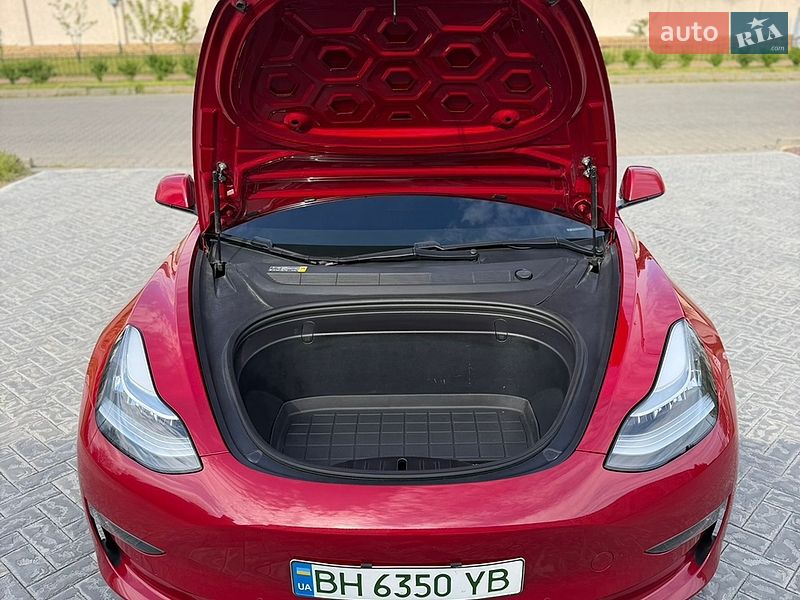 Седан Tesla Model 3 2018 в Одесі