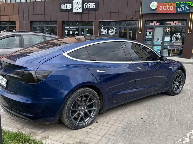 Седан Tesla Model 3 2018 в Виннице