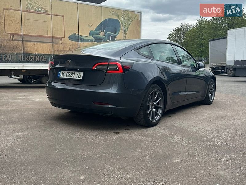 Седан Tesla Model 3 2023 в Тернополі