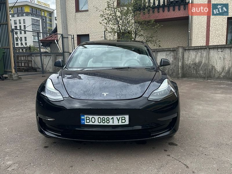 Седан Tesla Model 3 2023 в Тернополі