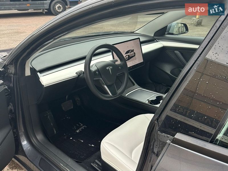 Седан Tesla Model 3 2023 в Тернополі