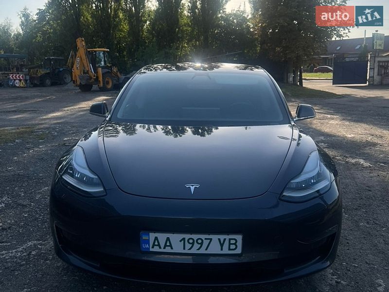 Седан Tesla Model 3 2018 в Вишневому