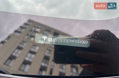 Седан Tesla Model 3 2021 в Ровно
