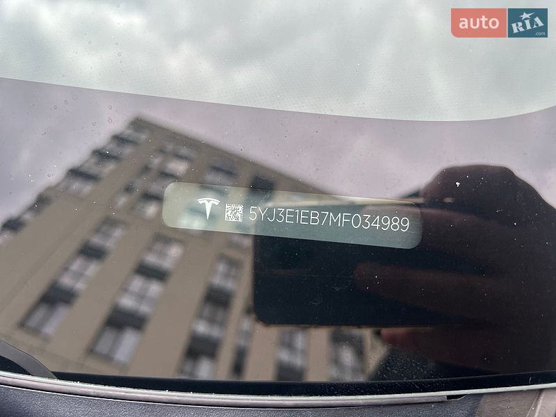 Седан Tesla Model 3 2021 в Ровно